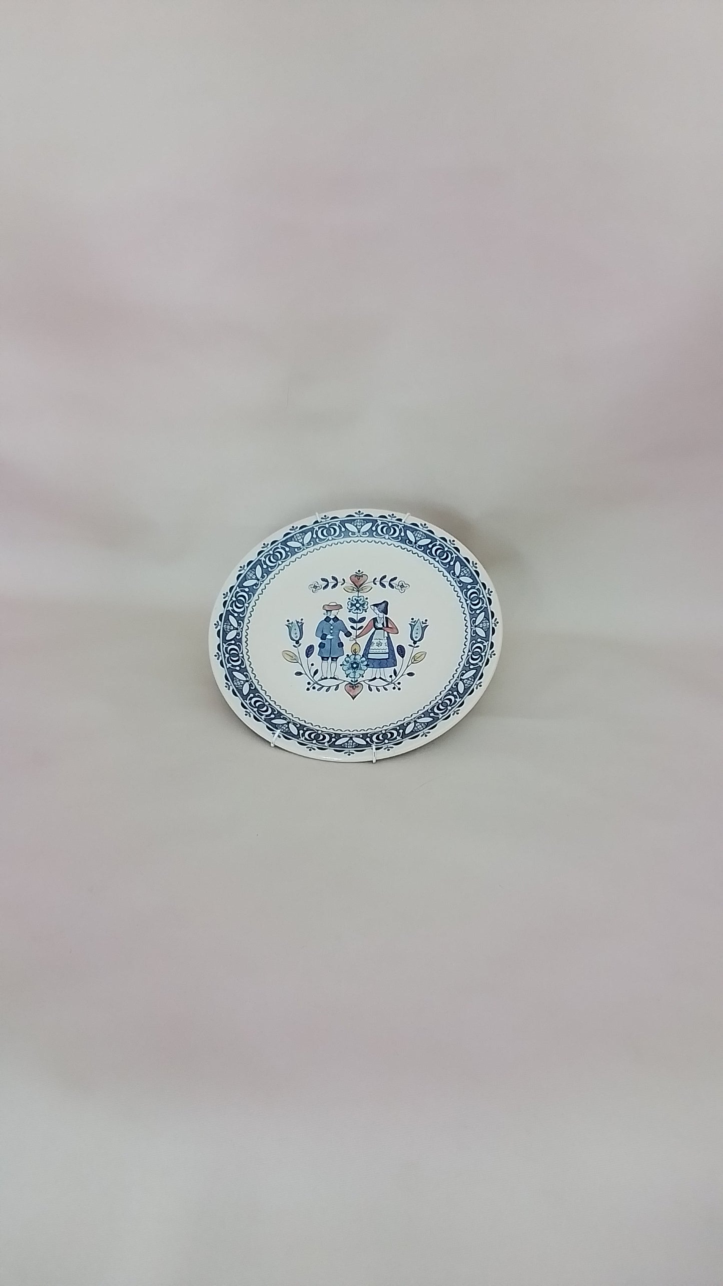 Johnson Brother Hearts & Flowers 25cm Plate