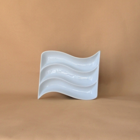Basic White Wavy Ceramic Snack Dish