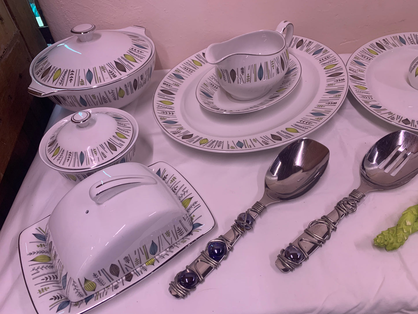 20pc ALFRED MEAKIN SERVING SET WITH STAINLESS STEEL SPOONS