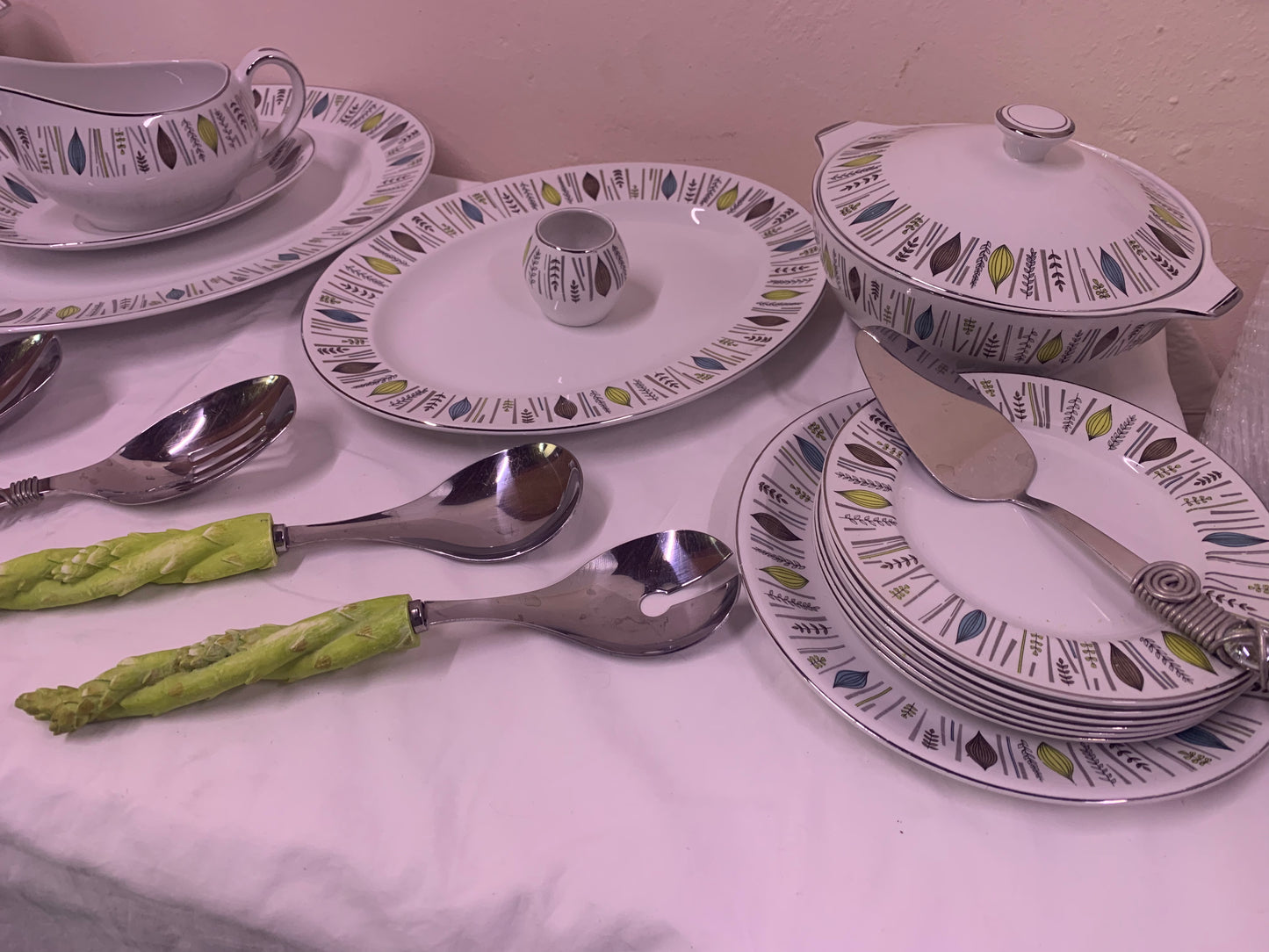 20pc ALFRED MEAKIN SERVING SET WITH STAINLESS STEEL SPOONS