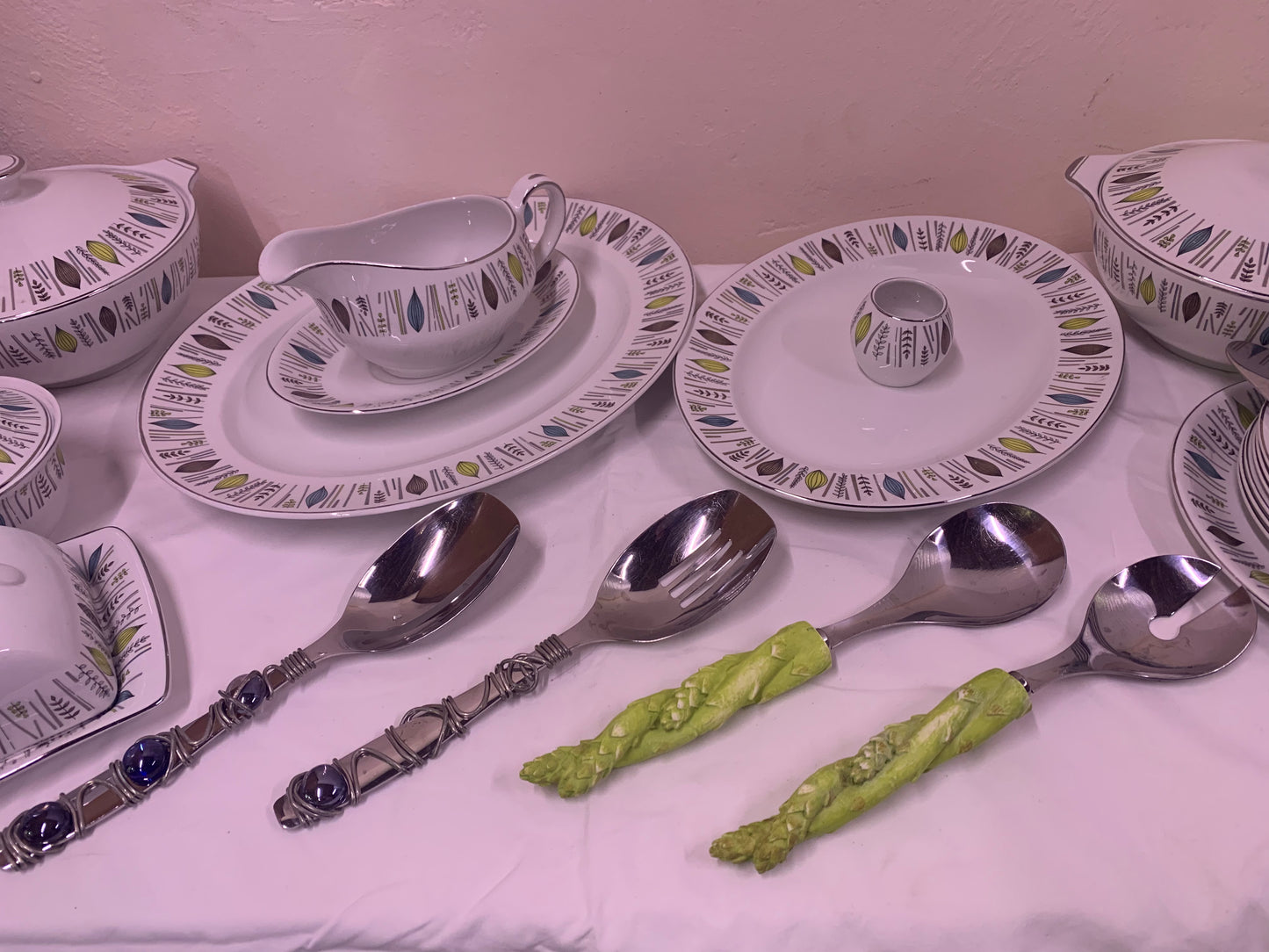 20pc ALFRED MEAKIN SERVING SET WITH STAINLESS STEEL SPOONS