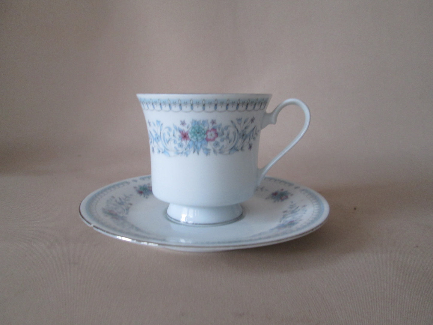 Set of 2 Fine China Cups & Saucers